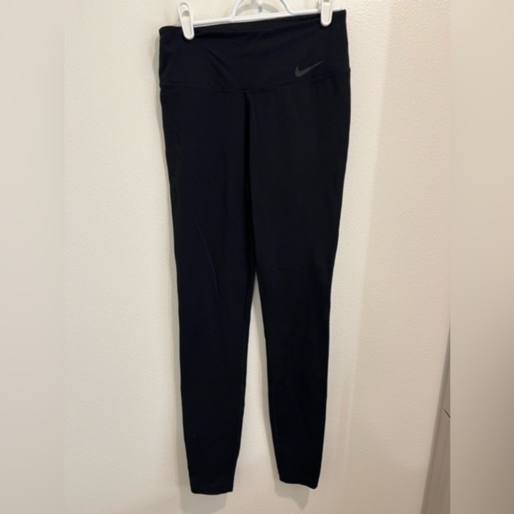Black Nike drop-fit leggings